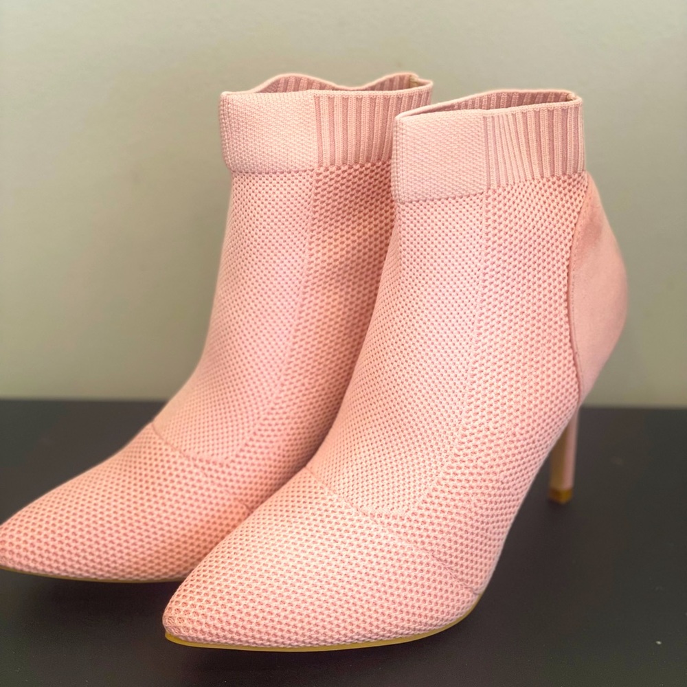 Pointed toe elastic ankle boots